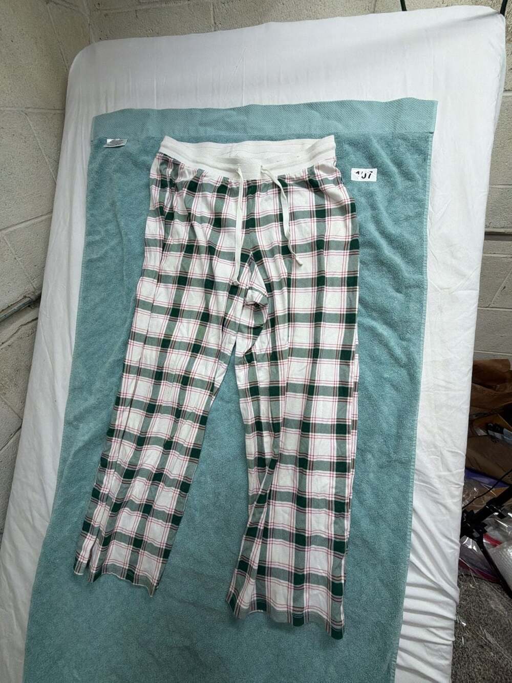 Wondershop Women's Green and Red Plaid Pajama Pants